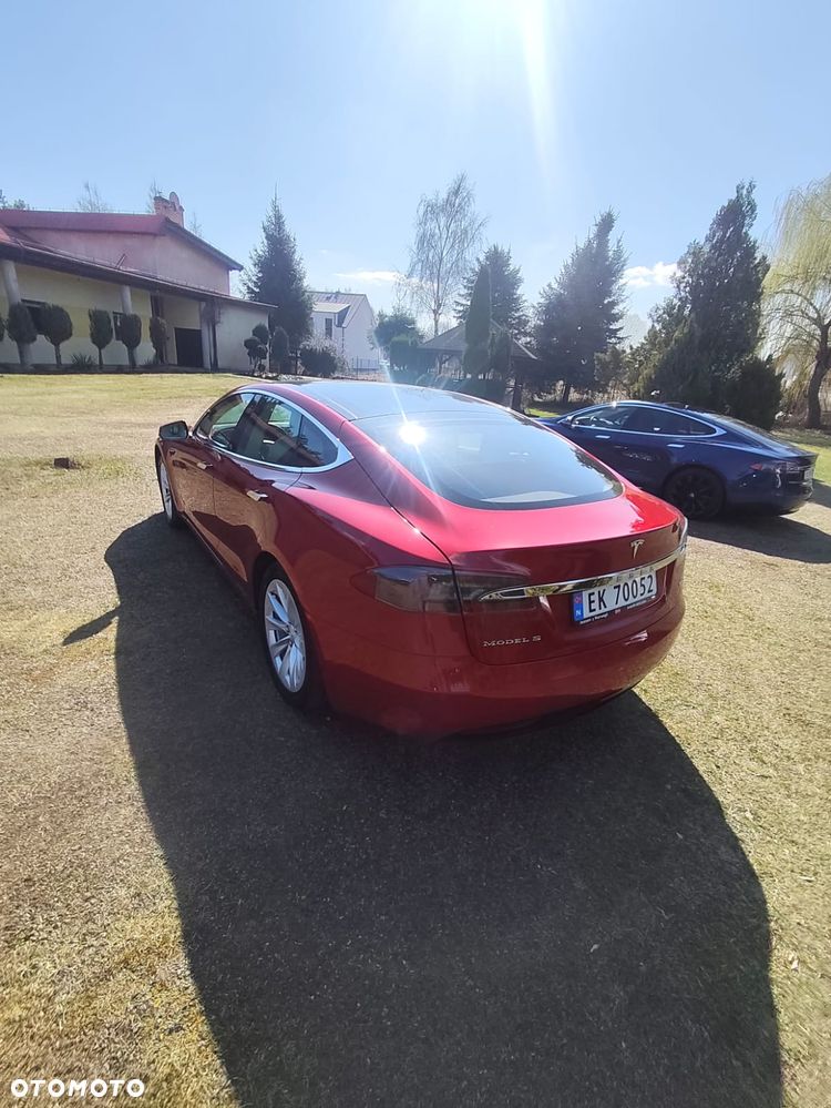 Tesla Model S - 6