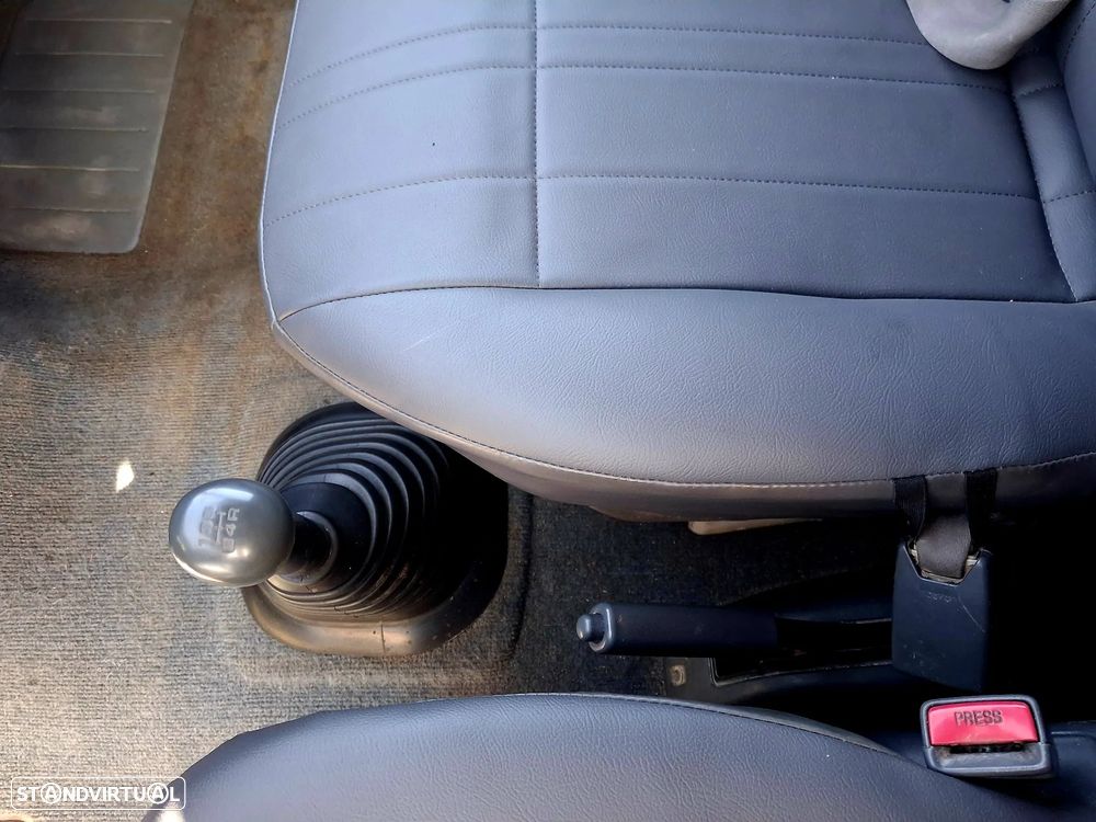 Toyota HiAce 2.4 D LXH12LB - 16