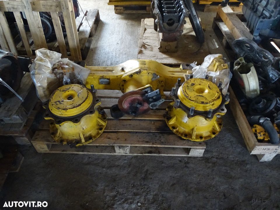 Punte, axa  Carraro   Komatsu WB 93 R5  cod. 149443 - 1