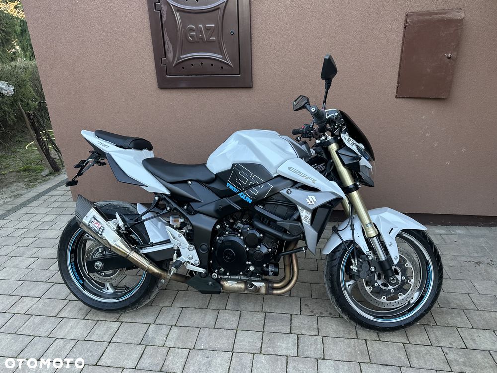 Suzuki GSR - 1