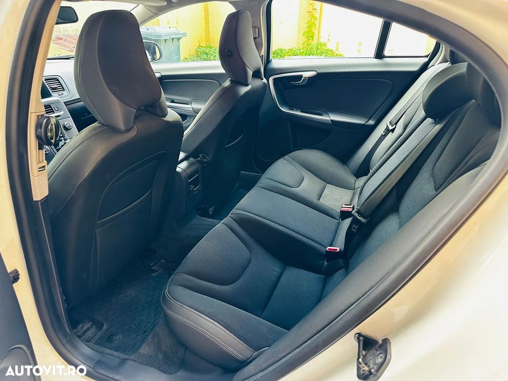 Volvo S60 D5 AWD Geartronic Momentum - 12