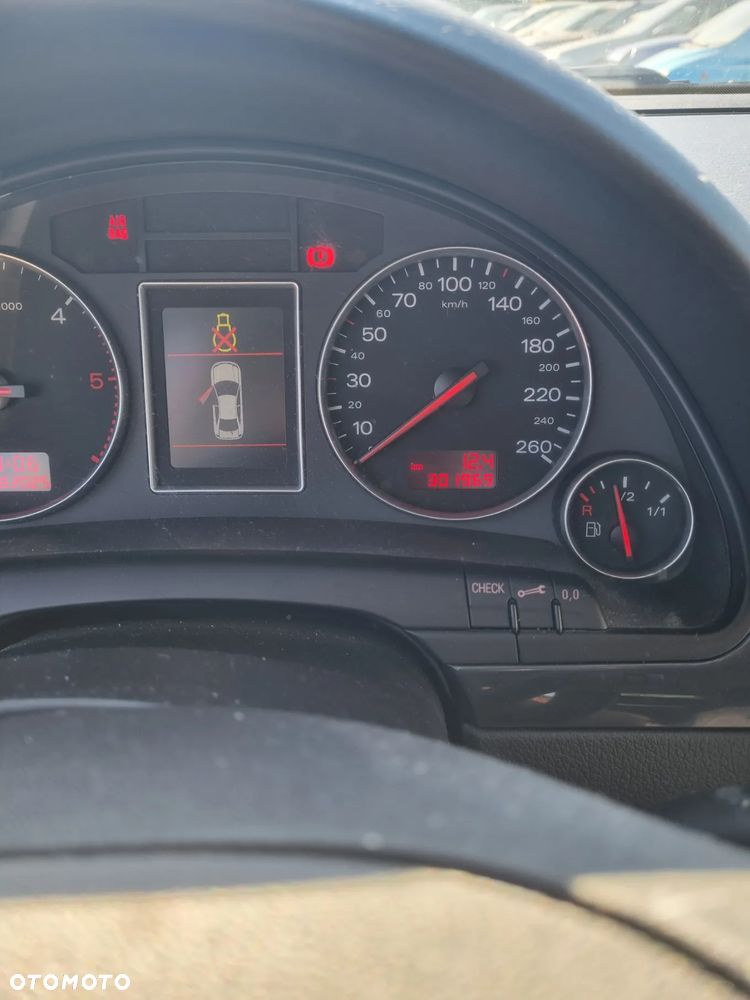 Audi a4 b6 sedan 1.9 tdi AVB 101km skrzynia hfa lakier LZ9W navi na części - 8