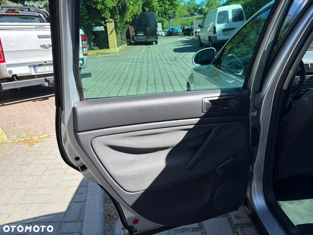 Volkswagen Passat 1.6 Comfortline Family - 4