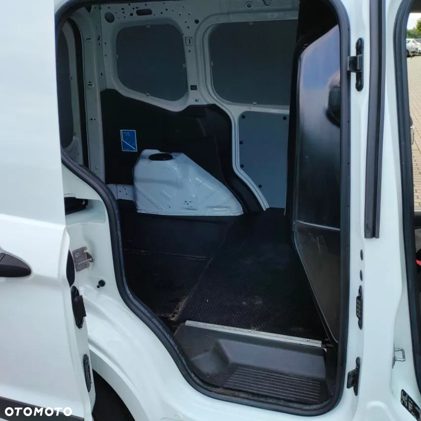 Ford Transit Courier - 10