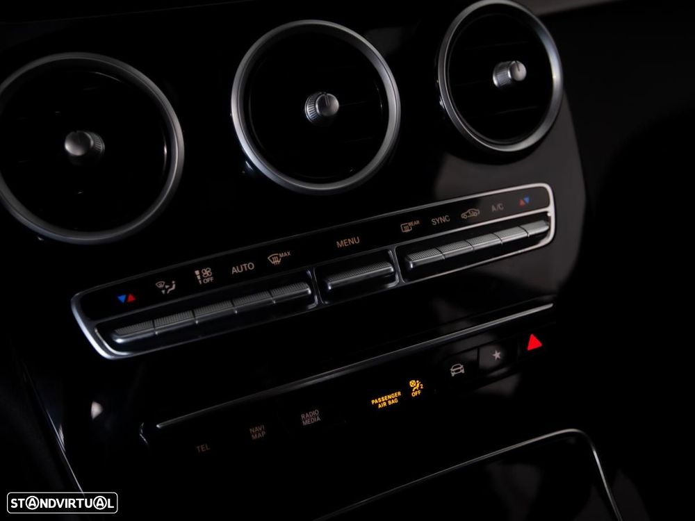 Mercedes-Benz GLC 300 d 4Matic 9G-TRONIC AMG Line - 23