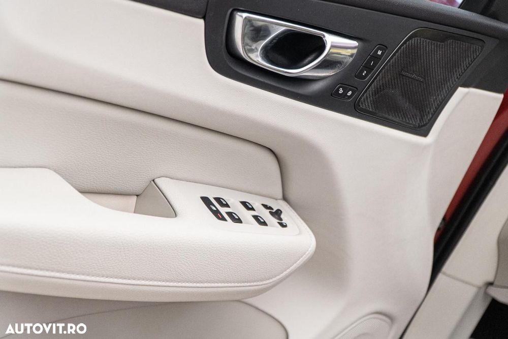 Volvo XC 60 B4 MHEV AT8 AWD Momentum Pro - 35