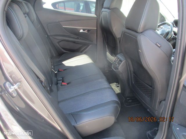 Peugeot E-3008 - 10