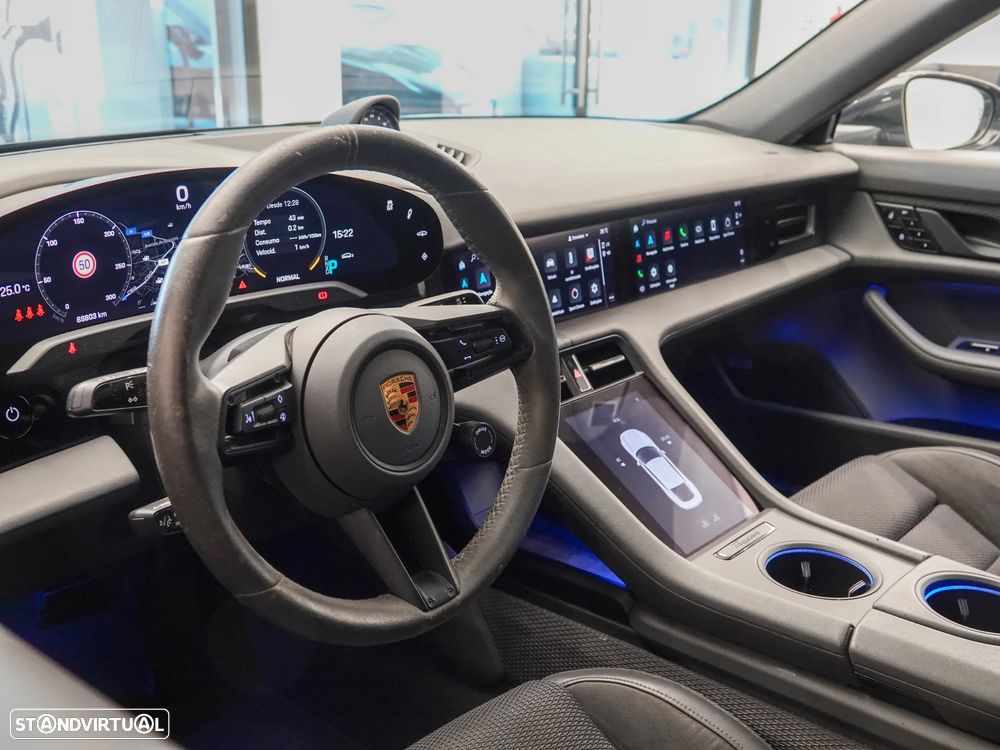 Porsche Taycan 4S - 17