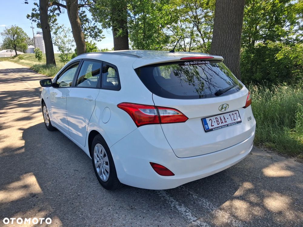 Hyundai i30 blue 1.6 CRDi Classic - 4