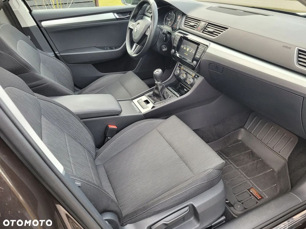 Skoda Superb 2.0 TDI Premium Edition - 25