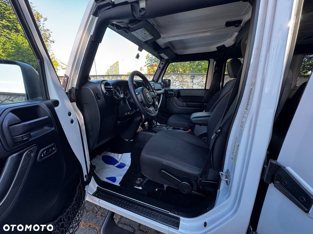 Jeep Wrangler 3.6 Unlim Sahara - 17