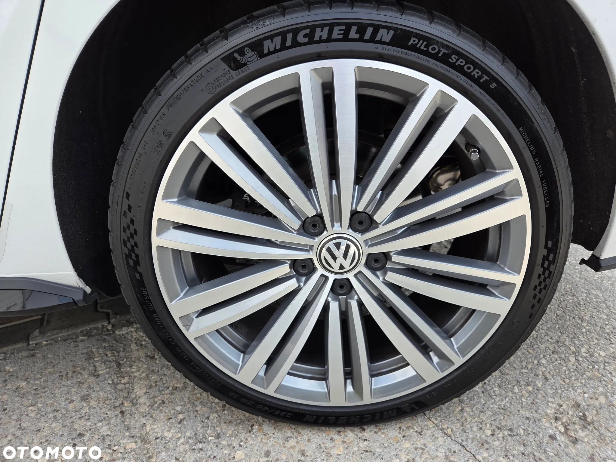 Volkswagen Touran 1.8 TSI BMT Highline DSG - 40