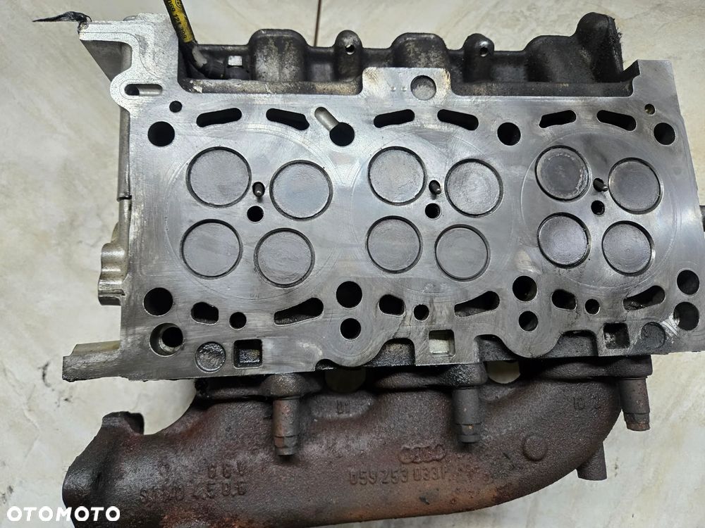 GŁOWICA KOMPLETNA PRAWA LUB LEWA DO SILNIKA 3.0 TDI - 15