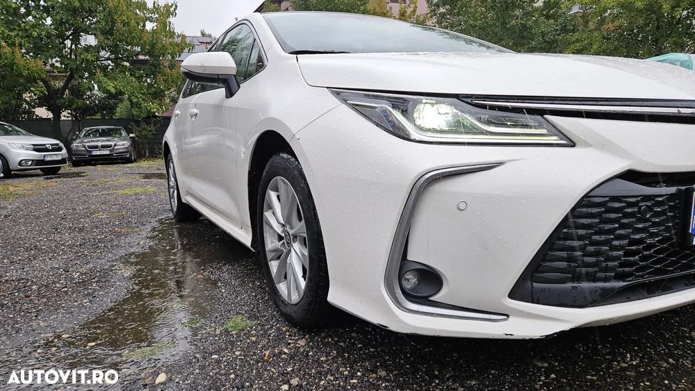Toyota Corolla Sedan 1.8 HSD Business - 9