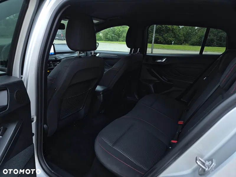 Ford Focus Turnier 1.5 EcoBlue Start-Stopp-System ST-LINE - 12