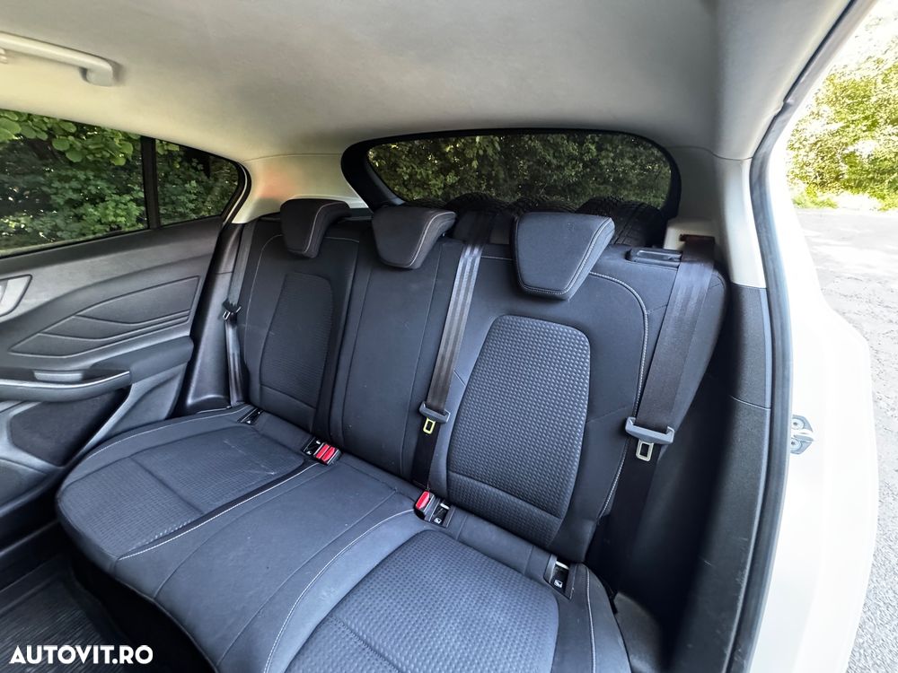 Ford Focus 1.0 EcoBoost Active Business - 32