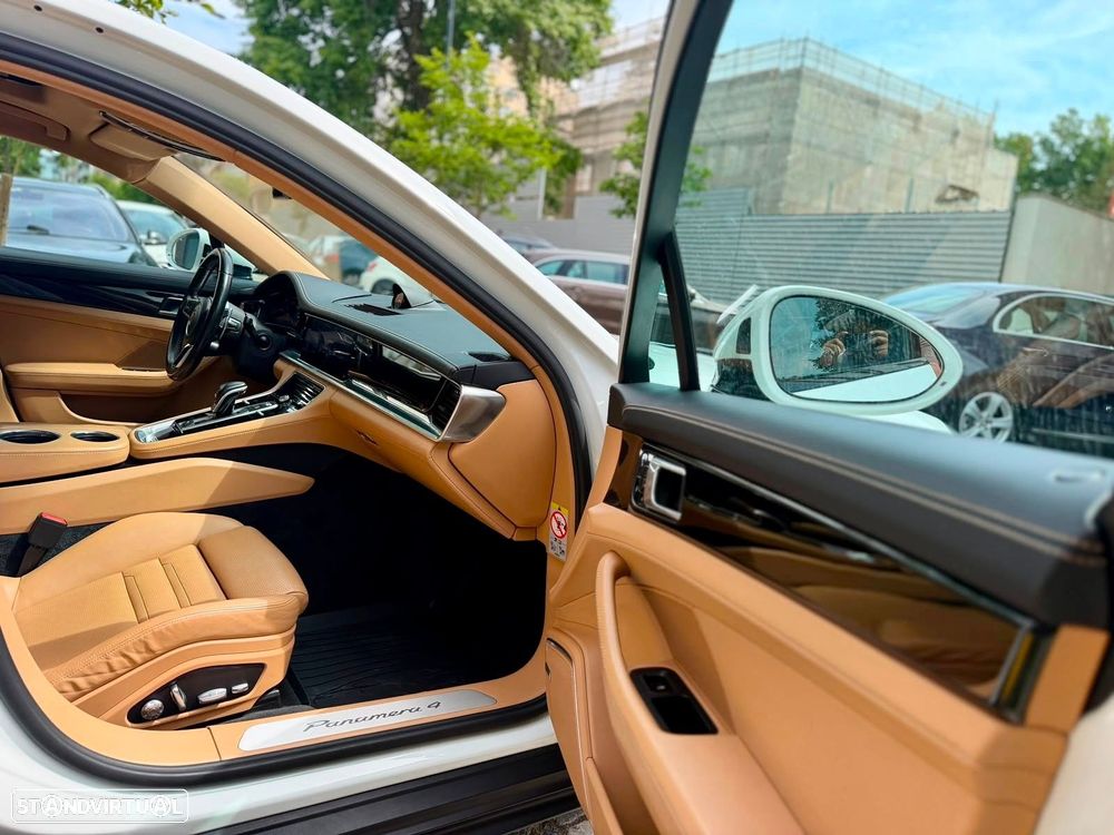 Porsche Panamera Sport Turismo 4 E-Hybrid - 22