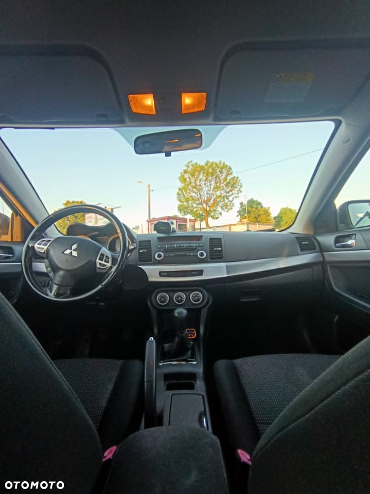 Mitsubishi Lancer - 12