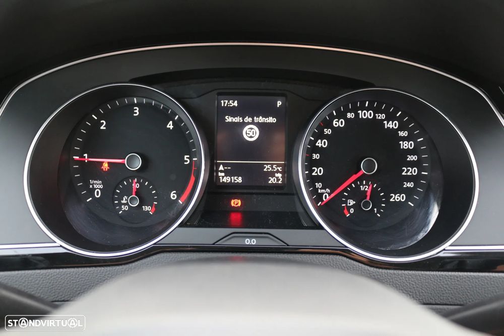 VW Passat Variant 2.0 TDi Business DSG - 15