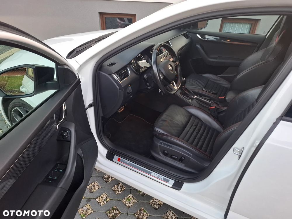 Skoda Octavia 2.0 TDI DSG RS - 10