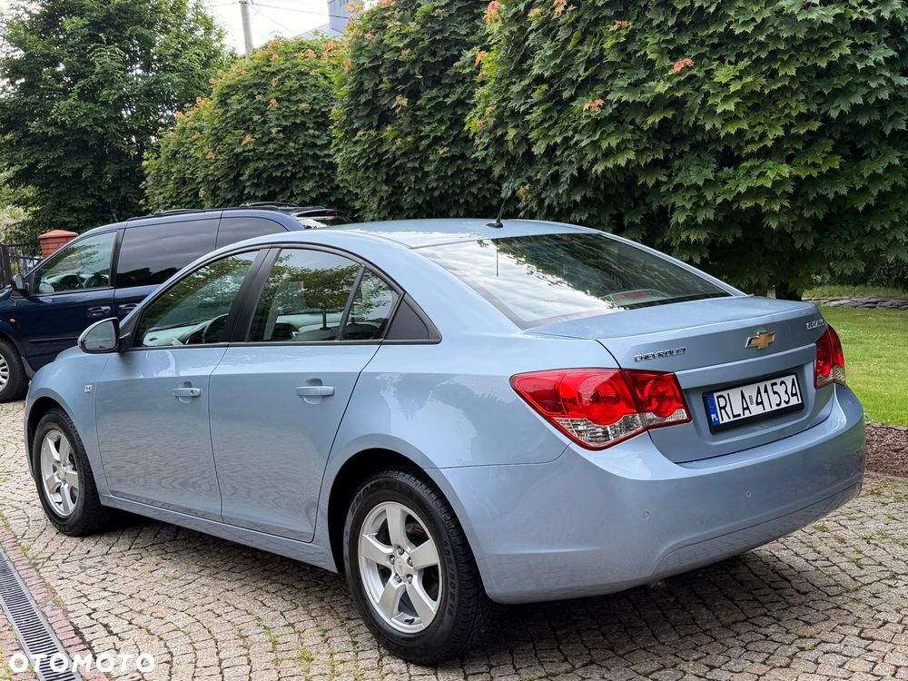 Chevrolet Cruze 1.6 - 8