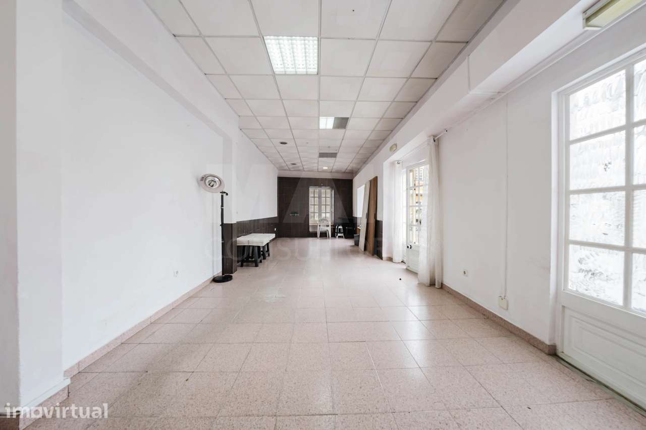 Oportunidade no Centro Histórico de Peniche – Espaço com Potencial ... - Grande imagem: 5/11