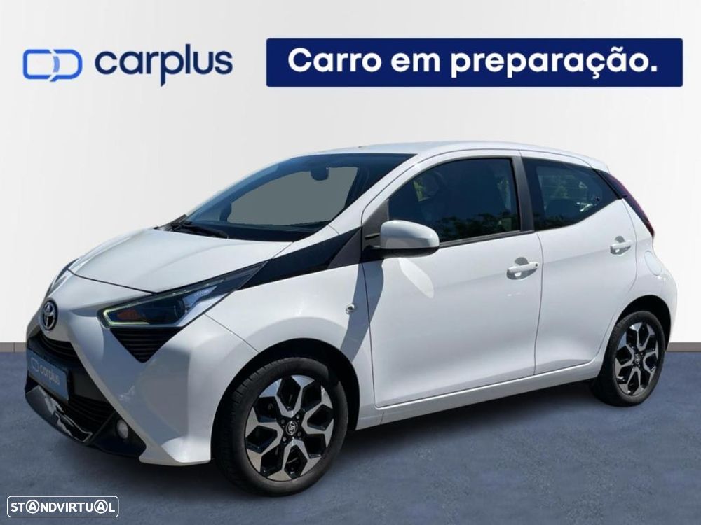 Toyota Aygo 1.0 X-Play Plus - 1