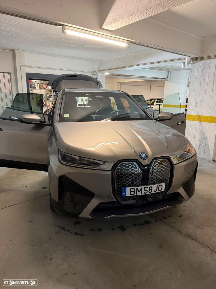 BMW iX xDrive 40 Pack Desportivo - 17