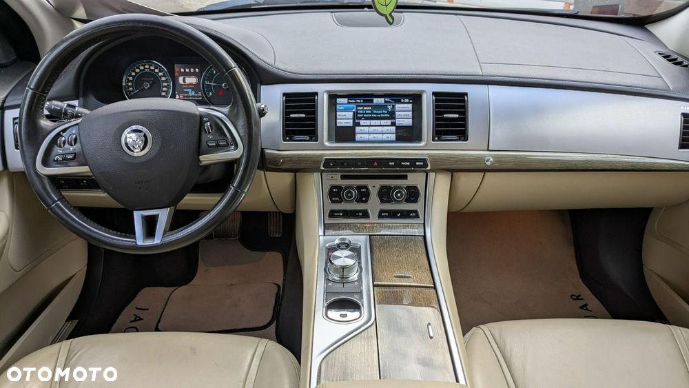 Jaguar XF 2.2 D Luxury - 28