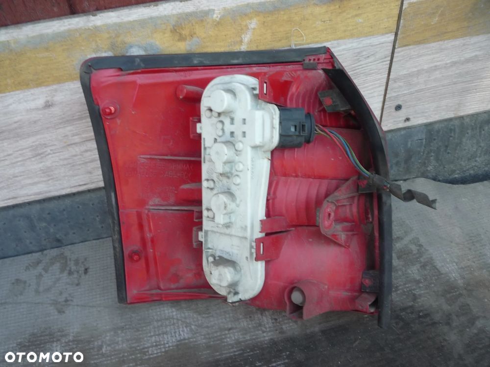 AUDI A4 B6 KOMBI LAMPA TYLNA LEWA LUB PRAWA - 11