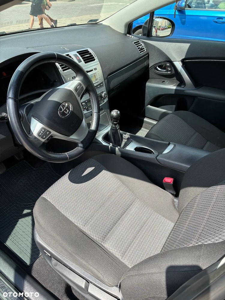 Toyota Avensis 1.8 Luna - 19