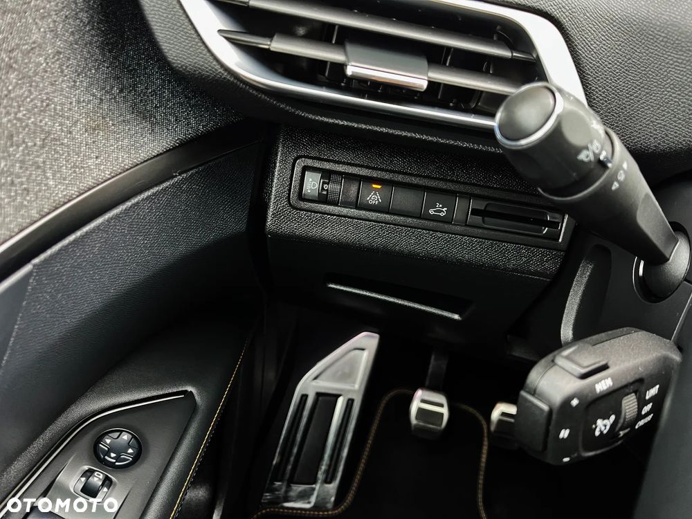 Peugeot 3008 1.2 PureTech Road Trip S&S - 38