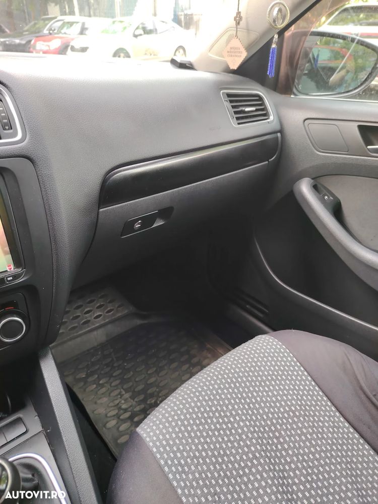 Volkswagen Jetta - 16