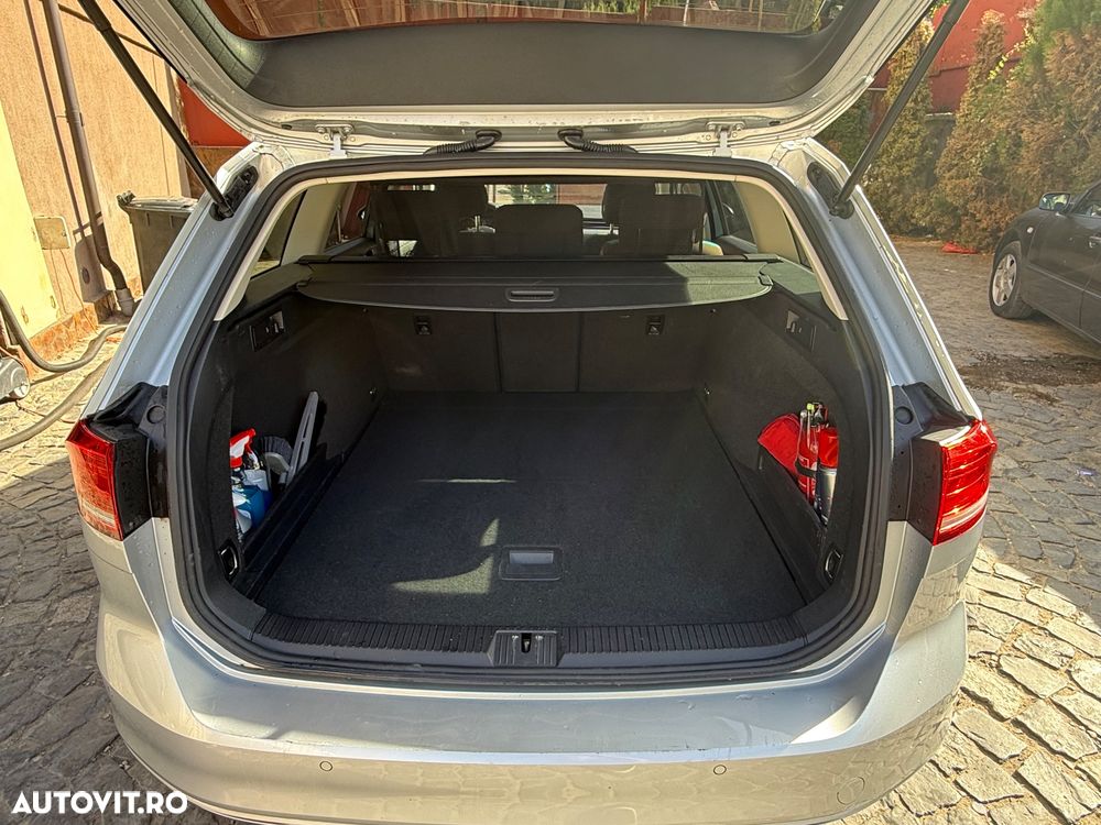 Volkswagen Passat - 11