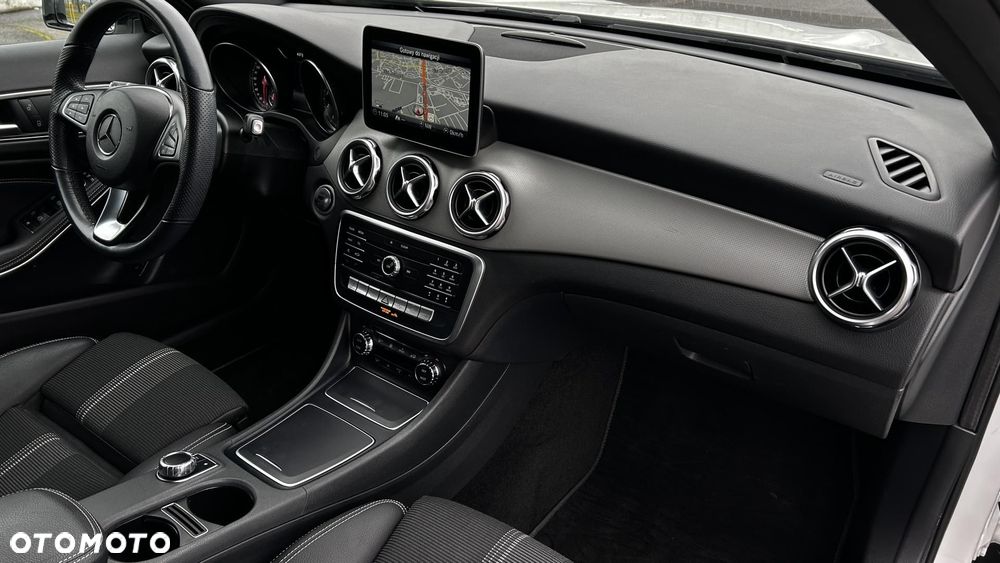 Mercedes-Benz GLA - 23