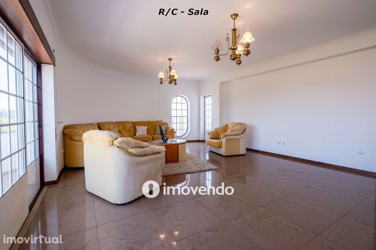 Moradia com terreno de 1.347 m2 e garagem, em São Martinho do Bispo - Grande imagem: 4/60