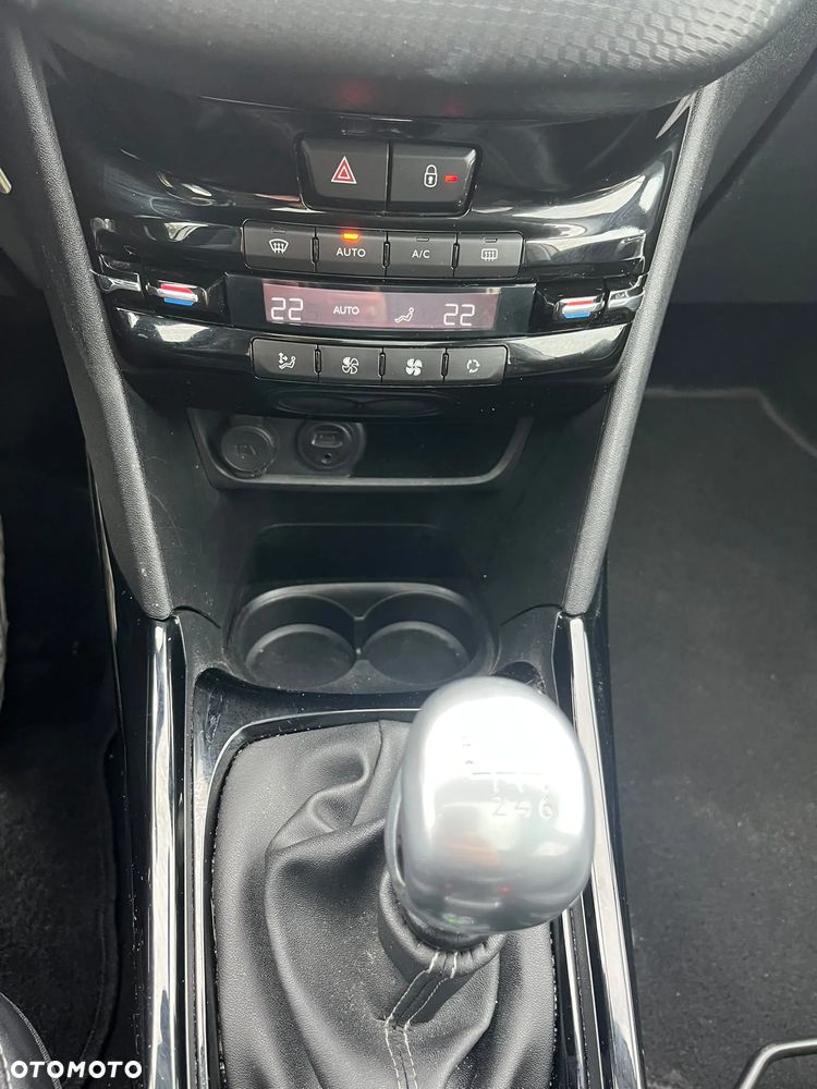 Peugeot 2008 1.2 Pure Tech GPF Allure S&S - 21
