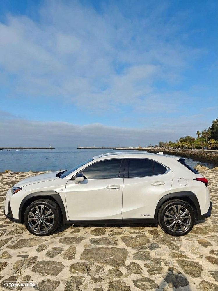 Lexus UX 250h F Sport - 3