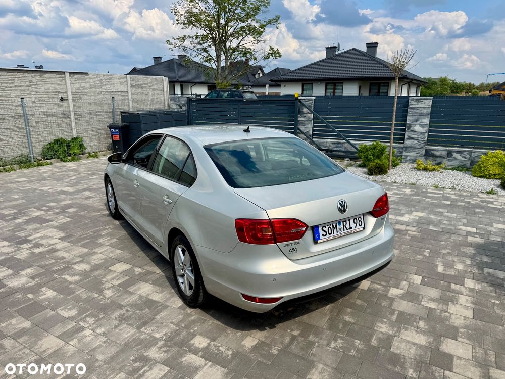 Volkswagen Jetta - 16