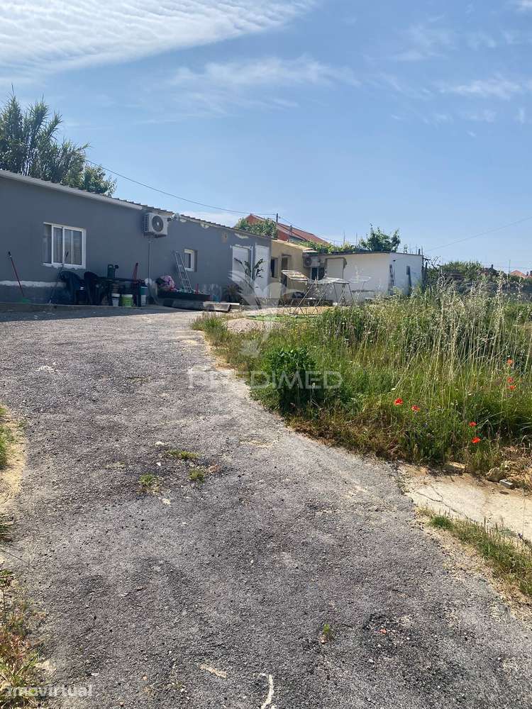 TERRENO EM ALMADA COM 4 CASAS , OTIMO PRA INVESTIMENTOS --SOBREDA - Grande imagem: 2/8