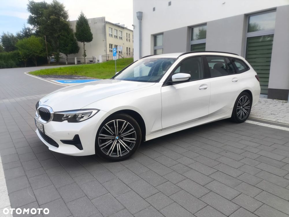 BMW Seria 3 318i - 4