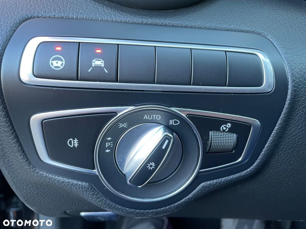 Mercedes-Benz Klasa C 300 9G-TRONIC - 23
