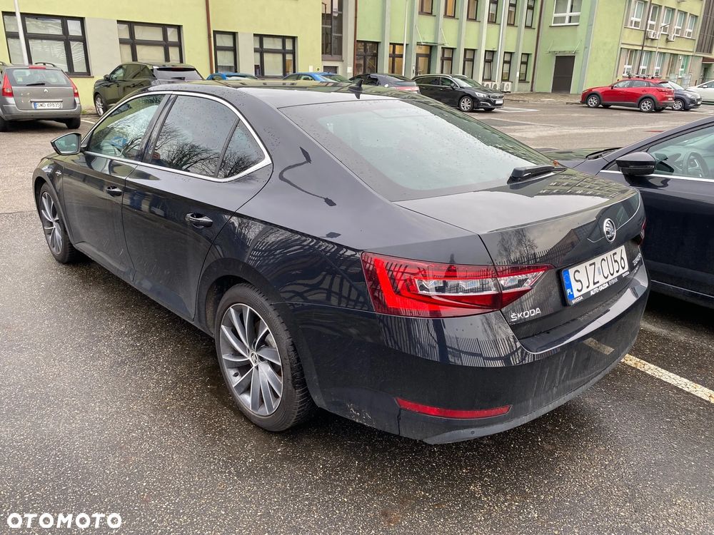 Skoda Superb 2.0 TDI 4x4 L&K DSG - 3