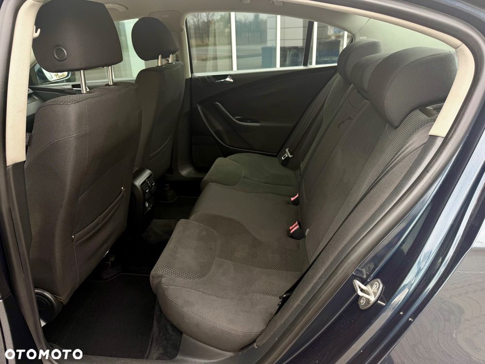 Volkswagen Passat - 27