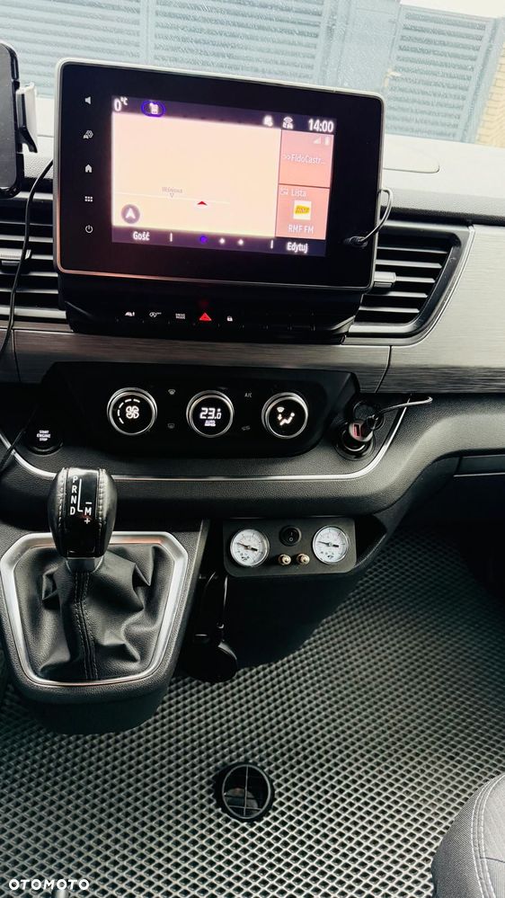 Renault Trafic 2.0 dCi EDC - 12