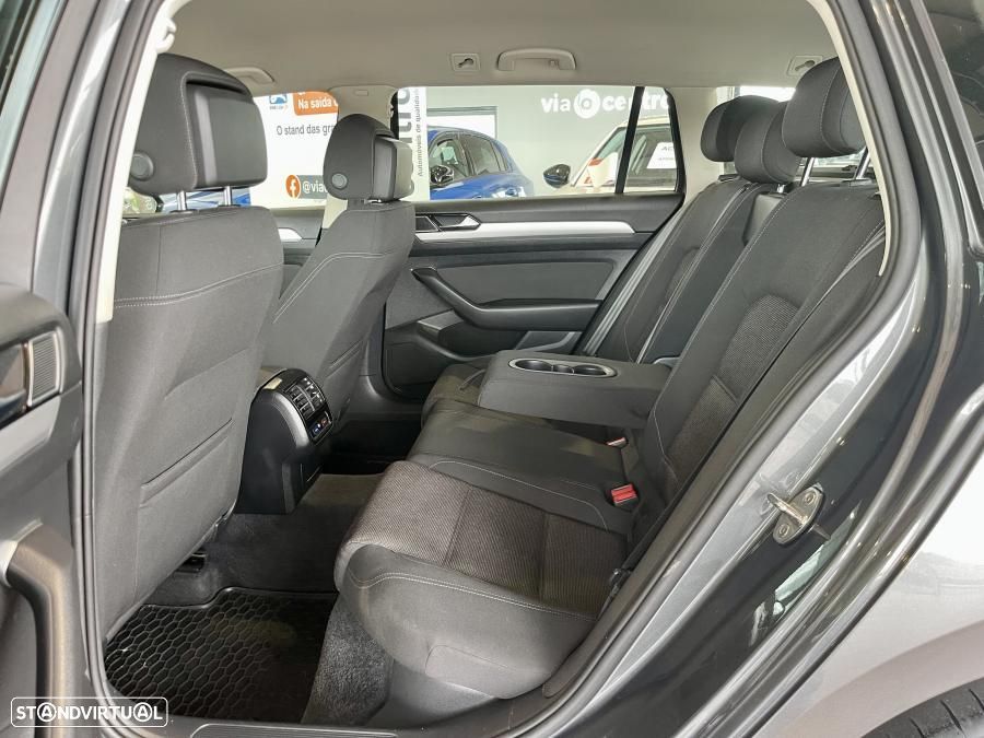 VW Passat Variant 1.6 TDI BlueMotion - 22