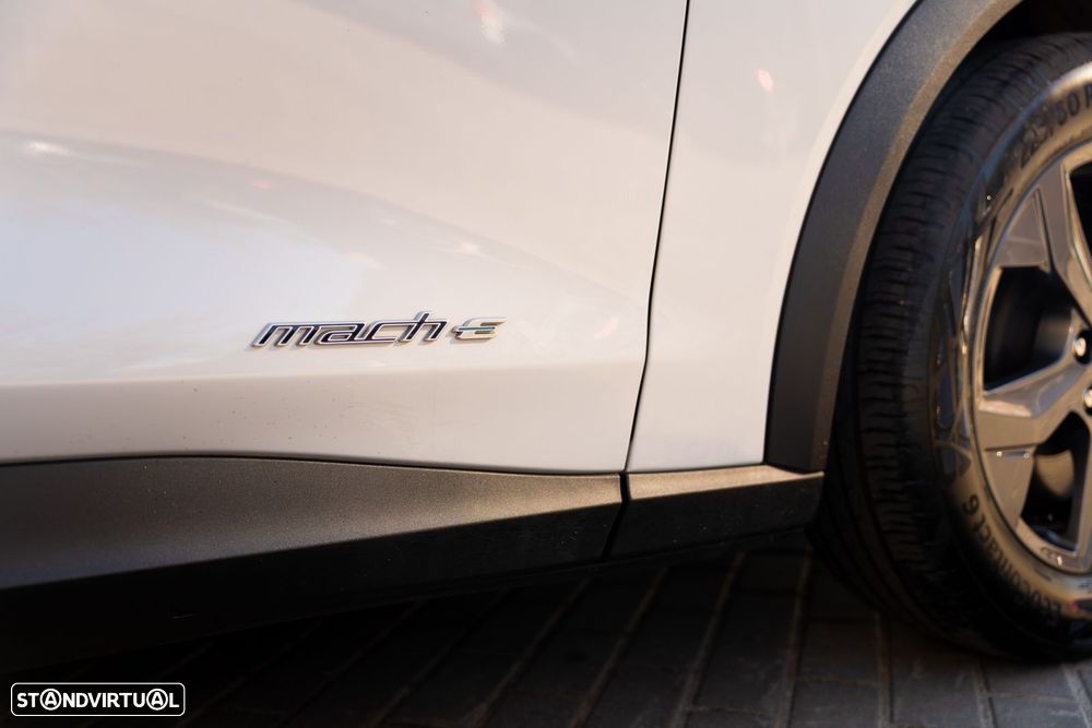 Ford Mustang Mach-E AWD PREMIUM - 37