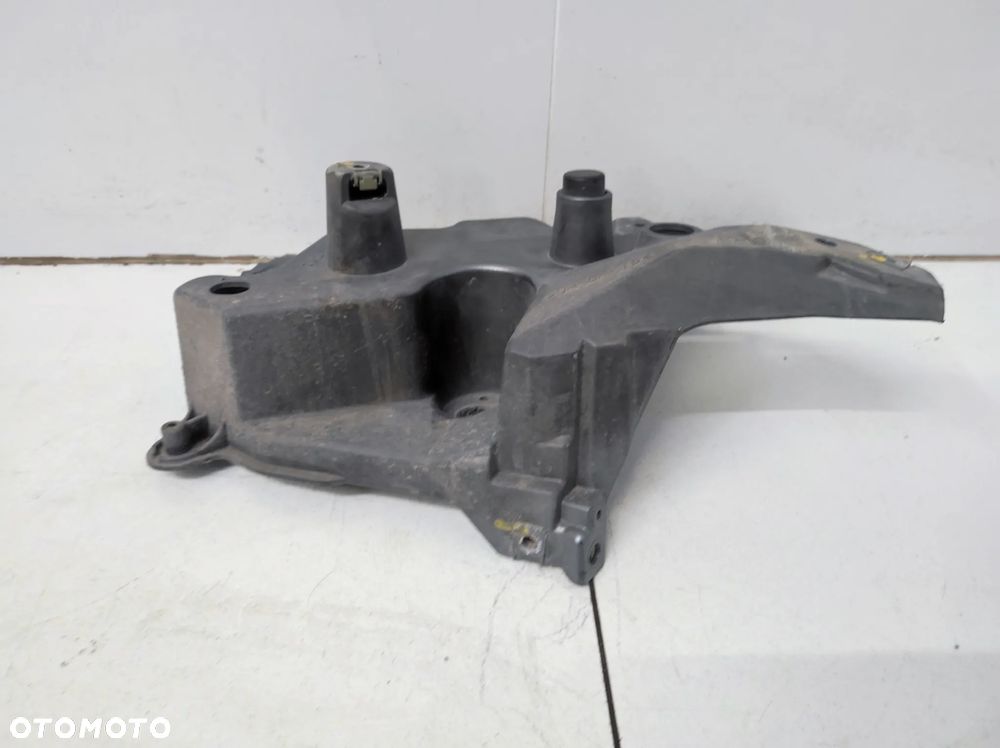 WSPORNIK MOCOWANIE UCHWYT BŁOTNIKA PRAWY PRZÓD VOLVO XC60 II 2 - 4