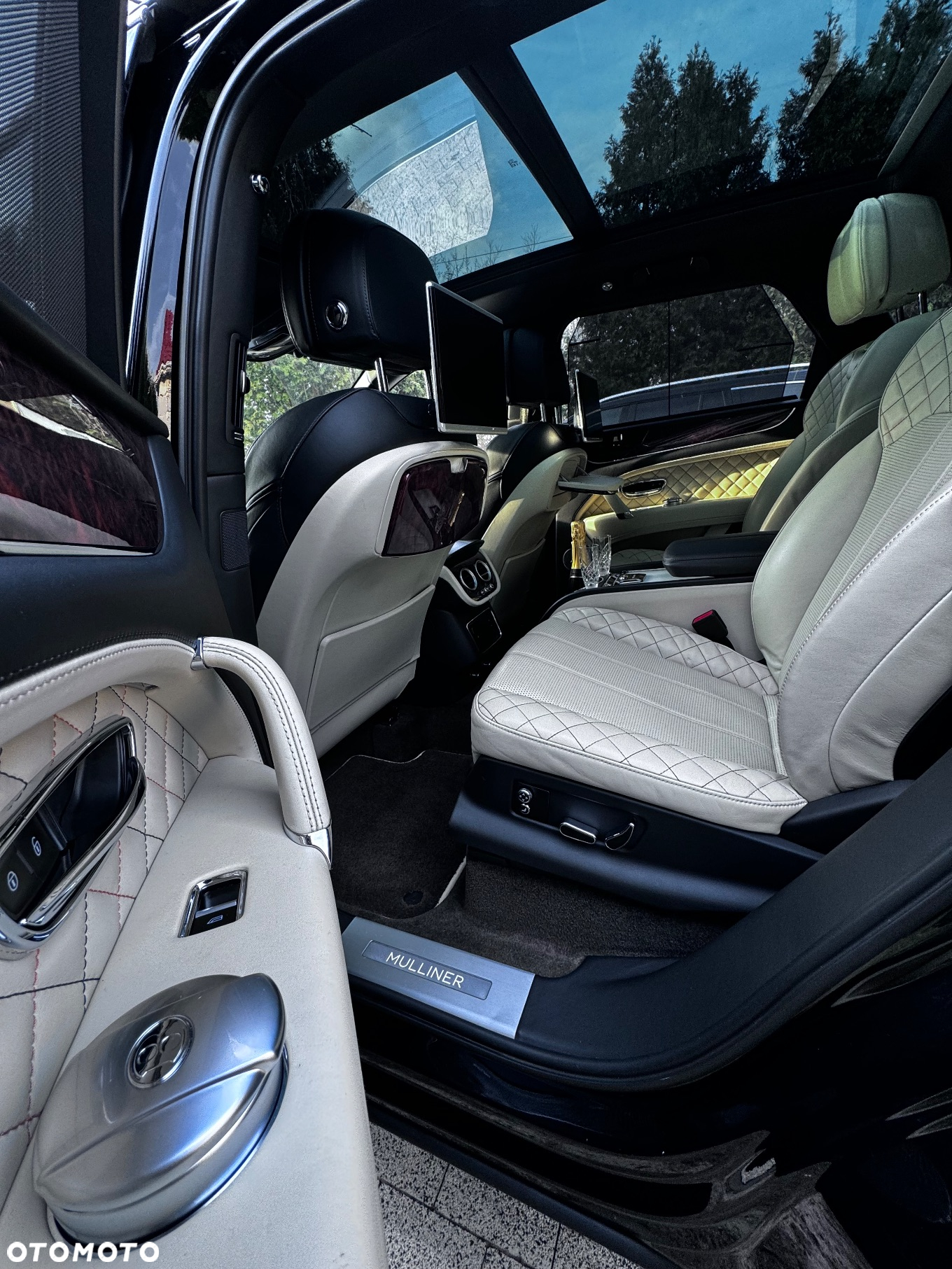 Bentley Bentayga W12 Mulliner - 3