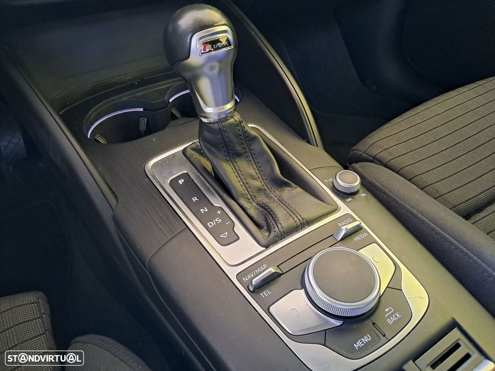 Audi A3 Sportback 1.6 TDI Advance S tronic - 11
